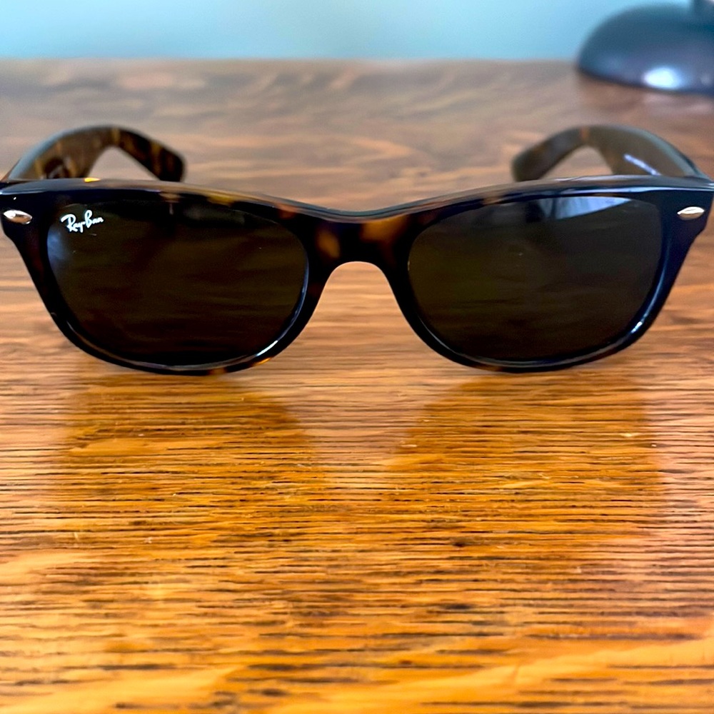 Brown tortoise Ray Ban (authentic) w/case.